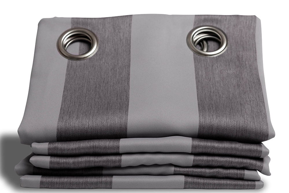 rideau qui laisse passer la lumière