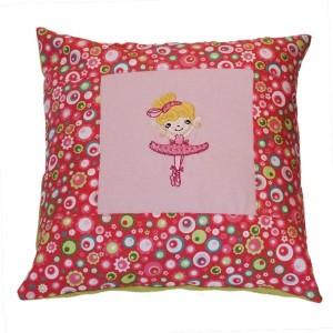 coussin-rose-broderie-danseuse-1